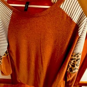 Loose large sweater animal print